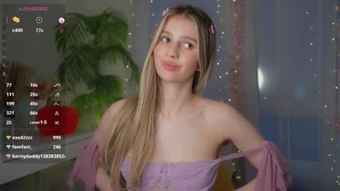 Snapshot of fluffy_angel chatting on 03/03/25, 03:09 Adeline online show from 03/03/25, 03:09