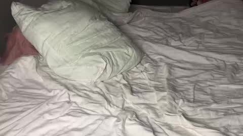 fluffy_bunnyxxx online show from 10/18/25, 08:42