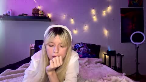 Delle online show from 09/23/25, 06:38