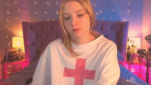 Snapshot of fluffy_ice chatting on 03/07/25, 07:19 Mia online show from 03/07/25, 07:19