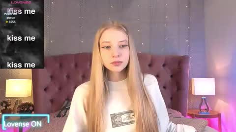 Snapshot of fluffy_ice chatting on 09/13/25, 08:08 Mia online show from 09/13/25, 08:08