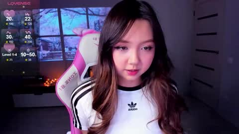 Snapshot of fluffy_rose chatting on 11/21/25, 02:21 Rose online show from 11/21/25, 02:21