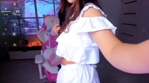 Snapshot of fluffy_rose chatting on 11/24/25, 12:32 Rose online show from 11/24/25, 12:32