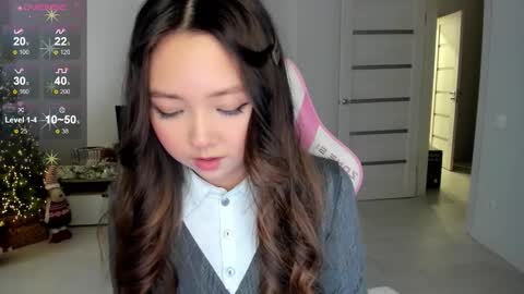 Snapshot of fluffy_rose chatting on 12/14/25, 04:07 Rose online show from 12/14/25, 04:07