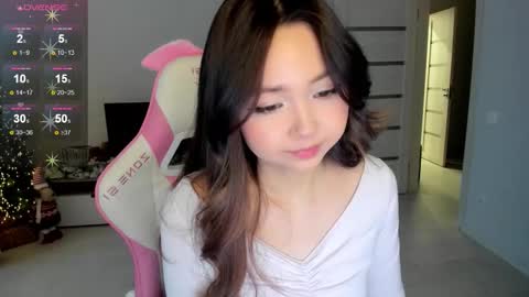 Snapshot of fluffy_rose chatting on 12/15/25, 03:11 Rose online show from 12/15/25, 03:11