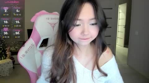 Snapshot of fluffy_rose chatting on 12/17/25, 02:06 Rose online show from 12/17/25, 02:06