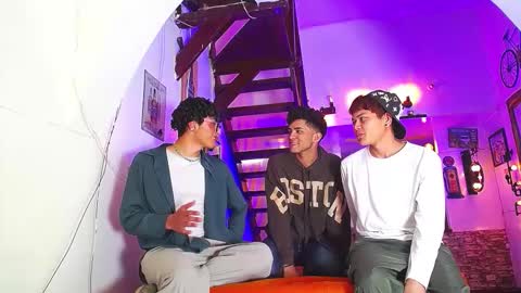 Snapshot of flyckers chatting on 10/19/25, 08:20 flyckers online show from 10/19/25, 08:20