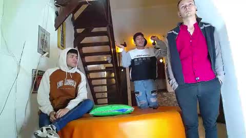 Snapshot of flyckers chatting on 10/20/25, 08:20 flyckers online show from 10/20/25, 08:20