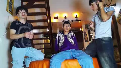 Snapshot of flyckers chatting on 11/01/25, 08:22 flyckers online show from 11/01/25, 08:22