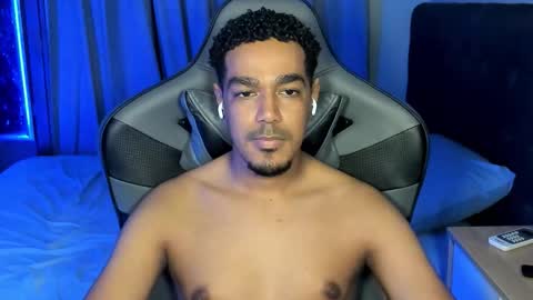 Snapshot of fmoreno10 chatting on 12/17/25, 09:43 Carlos online show from 12/17/25, 09:43