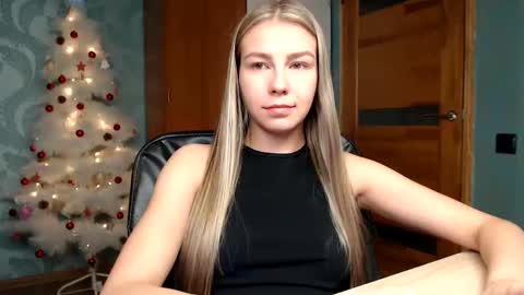 Molli  Ready for any play with you. Hottest show in pvt  Help a student earn big tokens  online show from 12/28/24, 02:01