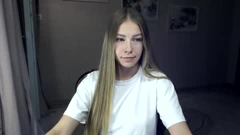 Snapshot of fofhcf chatting on 09/22/25, 08:44 Molli Ready for any play with you. Hottest show in pvt Help a student earn big tokens online show from 09/22/25, 08:44