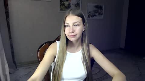 Snapshot of fofhcf chatting on 10/01/25, 08:15 Molli Ready for any play with you. Hottest show in pvt Help a student earn big tokens online show from 10/01/25, 08:15