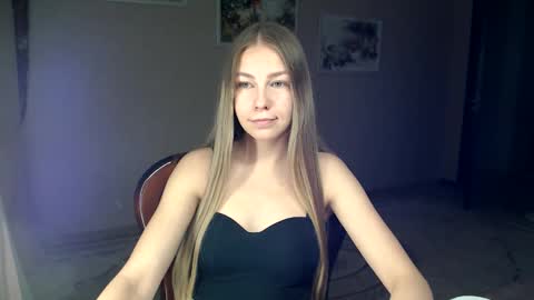 Snapshot of fofhcf chatting on 10/12/25, 07:46 Molli Ready for any play with you. Hottest show in pvt Help a student earn big tokens online show from 10/12/25, 07:46