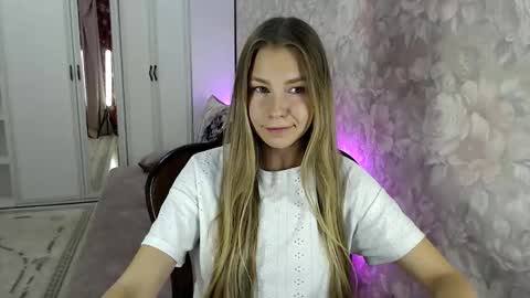 Snapshot of fofhcf chatting on 10/18/25, 03:35 Molli Ready for any play with you. Hottest show in pvt Help a student earn big tokens online show from 10/18/25, 03:35