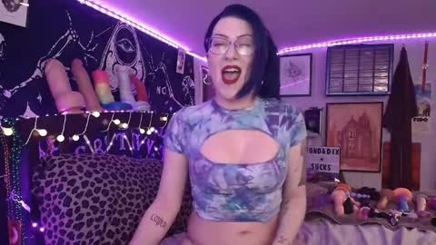 Snapshot of fondadix_ chatting on 03/02/25, 10:03 Fonda Dix online show from 03/02/25, 10:03