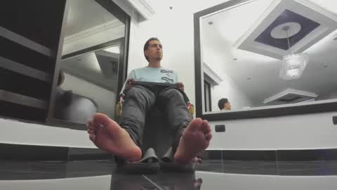 foot_master777 online show from 02/15/25, 02:37