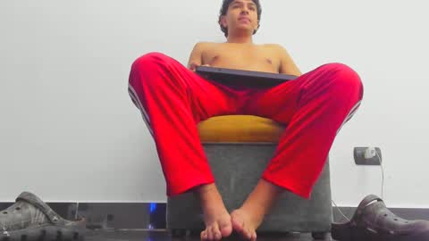 foot_master777 online show from 03/04/25, 12:50