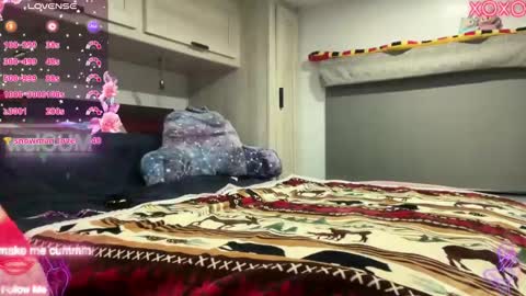 Snapshot of foreverkinkyy chatting on 10/13/25, 11:16 Elaine online show from 10/13/25, 11:16