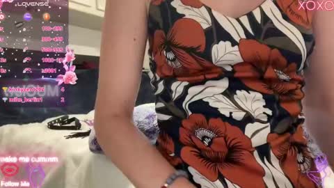 Snapshot of foreverkinkyy chatting on 10/22/25, 12:11 Elaine online show from 10/22/25, 12:11