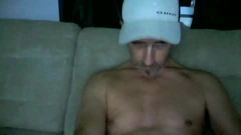 Snapshot of fouraide42 chatting on 10/24/25, 06:43 fouraide42 online show from 10/24/25, 06:43