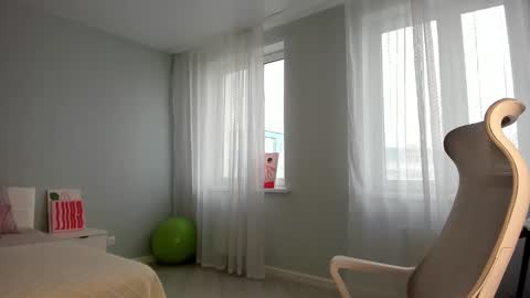 Snapshot of fox_beauty chatting on 09/16/25, 01:17 Kira online show from 09/16/25, 01:17