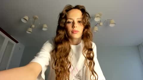 Snapshot of fox_beauty chatting on 09/30/25, 01:54 Kira online show from 09/30/25, 01:54