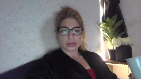 fox_red_lady7 online show from 02/01/25, 09:00