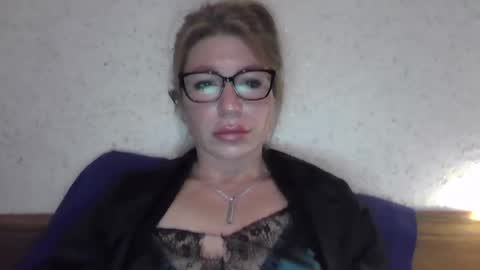 fox_red_lady7 online show from 02/05/25, 08:57