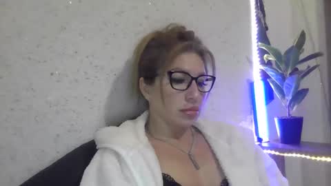 fox_red_lady7 online show from 02/20/25, 06:13