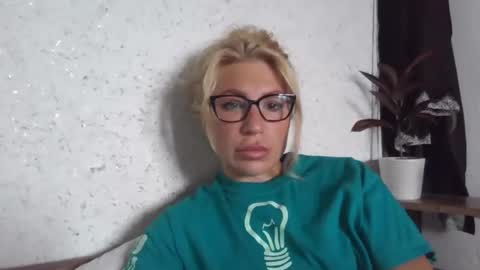 Snapshot of fox_red_lady7 chatting on 09/29/25, 08:30 fox_red_lady7 online show from 09/29/25, 08:30