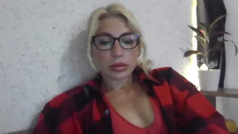 Snapshot of fox_red_lady7 chatting on 10/01/25, 12:11 fox_red_lady7 online show from 10/01/25, 12:11