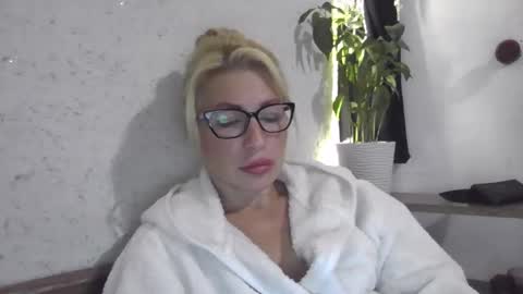 Snapshot of fox_red_lady7 chatting on 10/08/25, 07:44 fox_red_lady7 online show from 10/08/25, 07:44