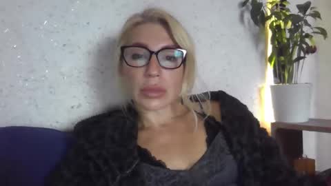 Snapshot of fox_red_lady7 chatting on 10/09/25, 10:13 fox_red_lady7 online show from 10/09/25, 10:13