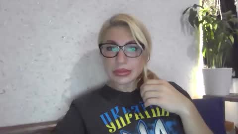 Snapshot of fox_red_lady7 chatting on 10/10/25, 12:37 fox_red_lady7 online show from 10/10/25, 12:37