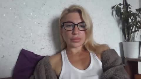 Snapshot of fox_red_lady7 chatting on 10/11/25, 09:41 fox_red_lady7 online show from 10/11/25, 09:41