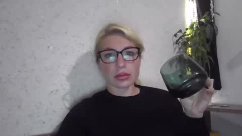 Snapshot of fox_red_lady7 chatting on 10/13/25, 04:51 fox_red_lady7 online show from 10/13/25, 04:51