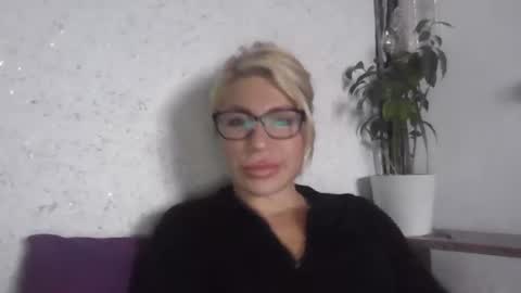 Snapshot of fox_red_lady7 chatting on 10/18/25, 09:54 fox_red_lady7 online show from 10/18/25, 09:54