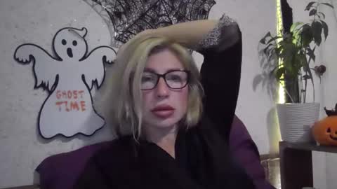 Snapshot of fox_red_lady7 chatting on 10/27/25, 07:07 fox_red_lady7 online show from 10/27/25, 07:07