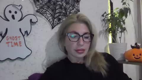 Snapshot of fox_red_lady7 chatting on 10/28/25, 07:38 fox_red_lady7 online show from 10/28/25, 07:38