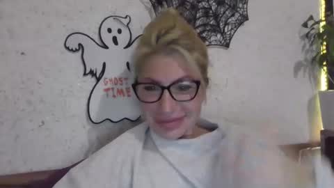 Snapshot of fox_red_lady7 chatting on 10/29/25, 07:04 fox_red_lady7 online show from 10/29/25, 07:04