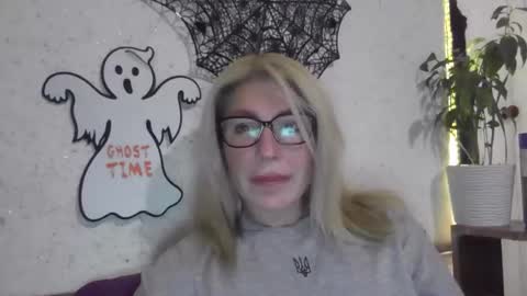 Snapshot of fox_red_lady7 chatting on 10/30/25, 08:31 fox_red_lady7 online show from 10/30/25, 08:31