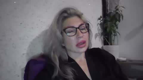 Snapshot of fox_red_lady7 chatting on 11/12/25, 08:30 fox_red_lady7 online show from 11/12/25, 08:30