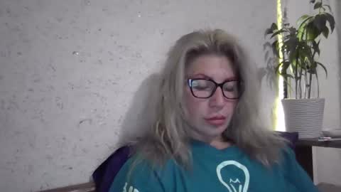 Snapshot of fox_red_lady7 chatting on 11/15/25, 05:53 fox_red_lady7 online show from 11/15/25, 05:53