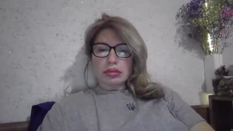 fox_red_lady7 online show from 02/25/26, 10:08