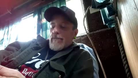 Snapshot of foxbodydave chatting on 09/21/25, 05:36 foxbodydave online show from 09/21/25, 05:36