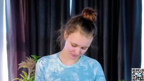 Lily online show from 11/03/25, 06:58