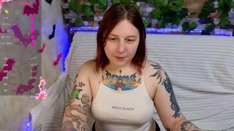 Snapshot of foxgirlandmerguis chatting on 10/25/25, 12:02 Belinda online show from 10/25/25, 12:02