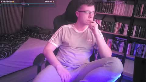 Snapshot of foxking4u chatting on 10/31/25, 08:54 Adrian online show from 10/31/25, 08:54