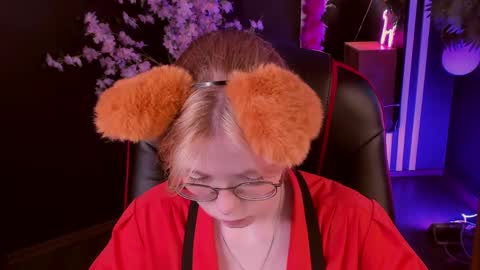 Snapshot of foxxxypolly chatting on 05/25/26, 05:24 Polly online show from 05/25/26, 05:24